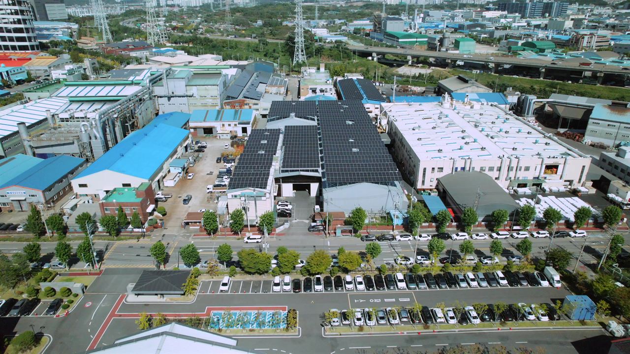 본사·안산공장 드론 항공 사진 (지붕 태양광 발전설비)